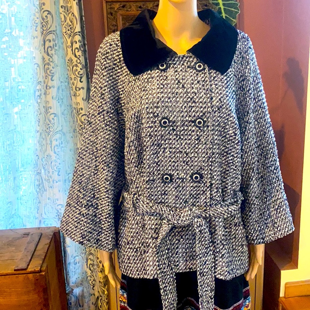 Women’s TAHARI woven jacket. Size 18W